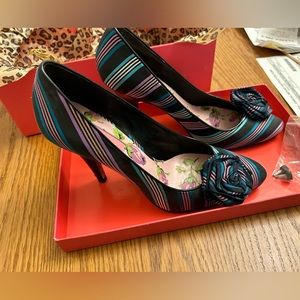 BETSEY JOHNSON - Jeannie heels - colorful/fun size 8M